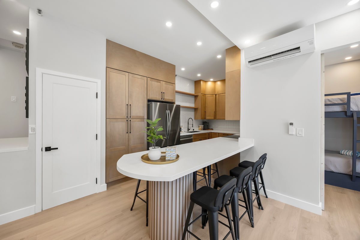 11F-Spectacular Condo w/300sqft Patio and Parking!