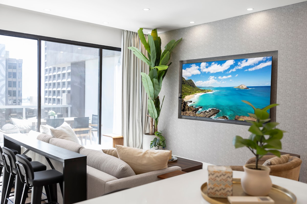 11F-Spectacular Condo w/300sqft Patio and Parking!