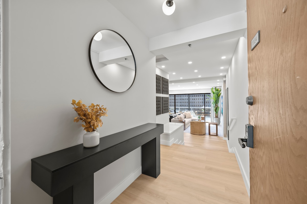 11F-Spectacular Condo w/300sqft Patio and Parking!