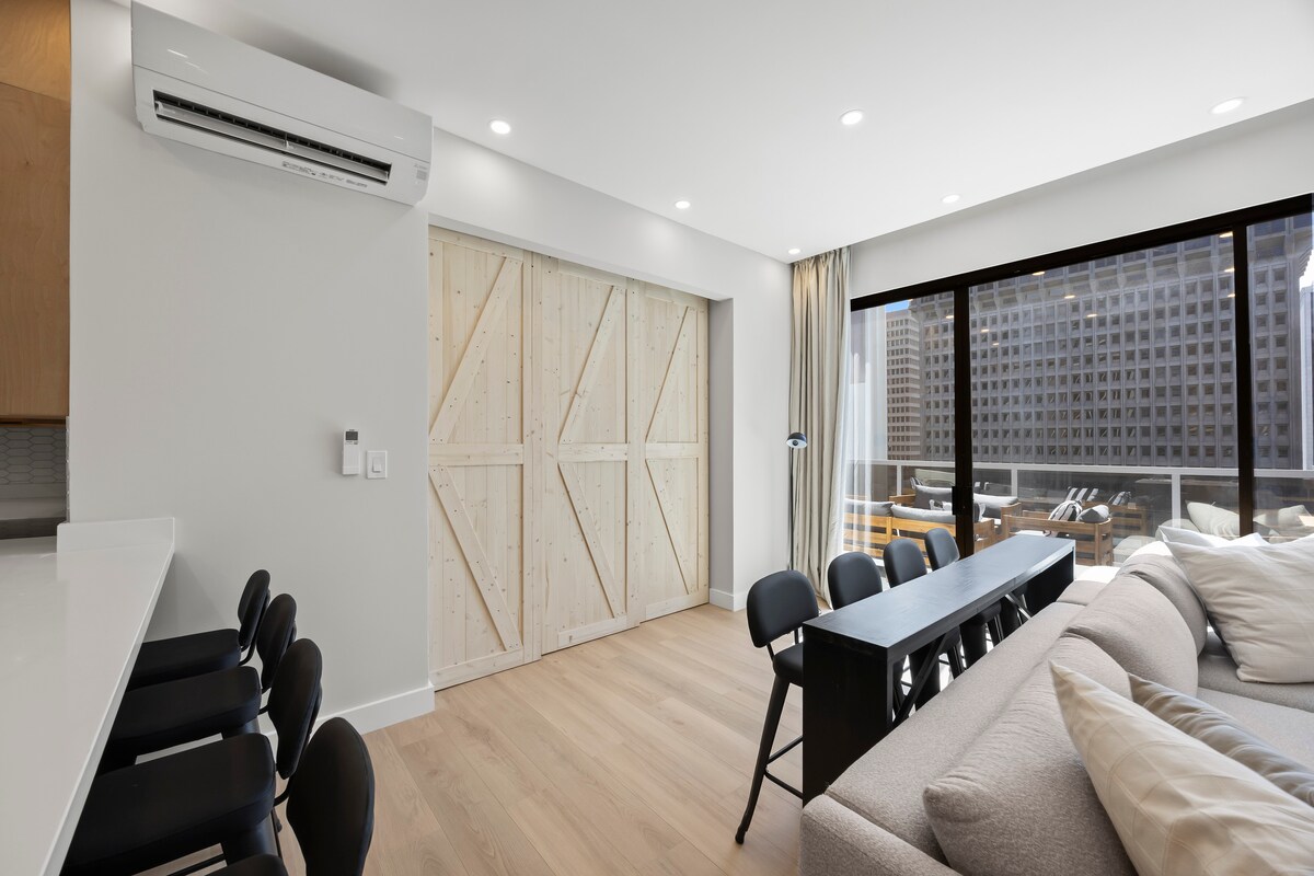 11F-Spectacular Condo w/300sqft Patio and Parking!