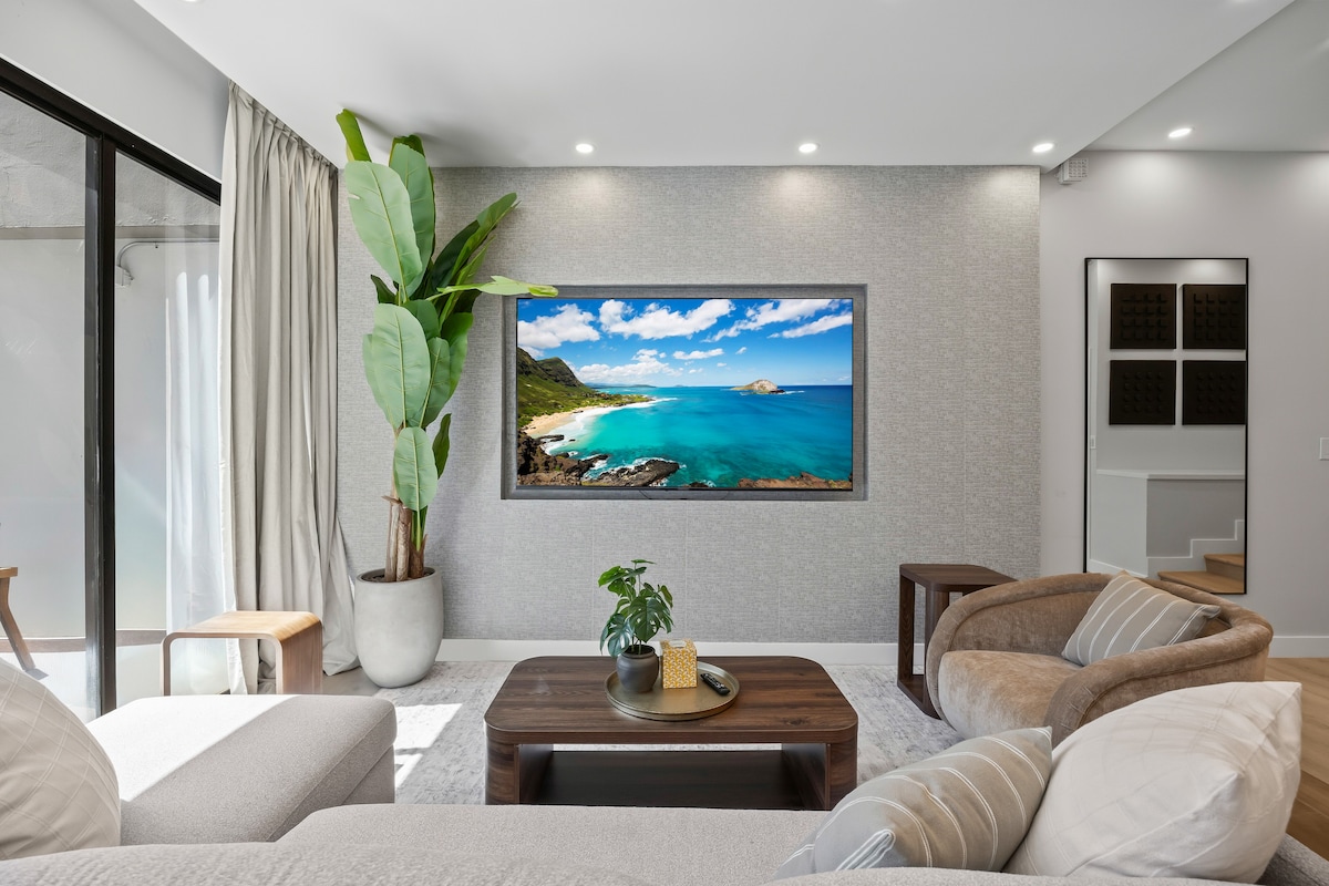 11F-Spectacular Condo w/300sqft Patio and Parking!