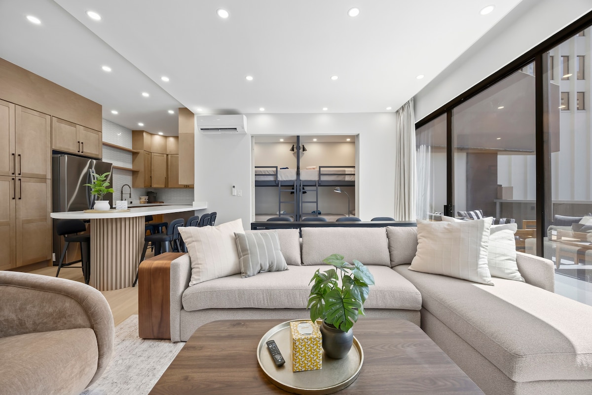 11F-Spectacular Condo w/300sqft Patio and Parking!