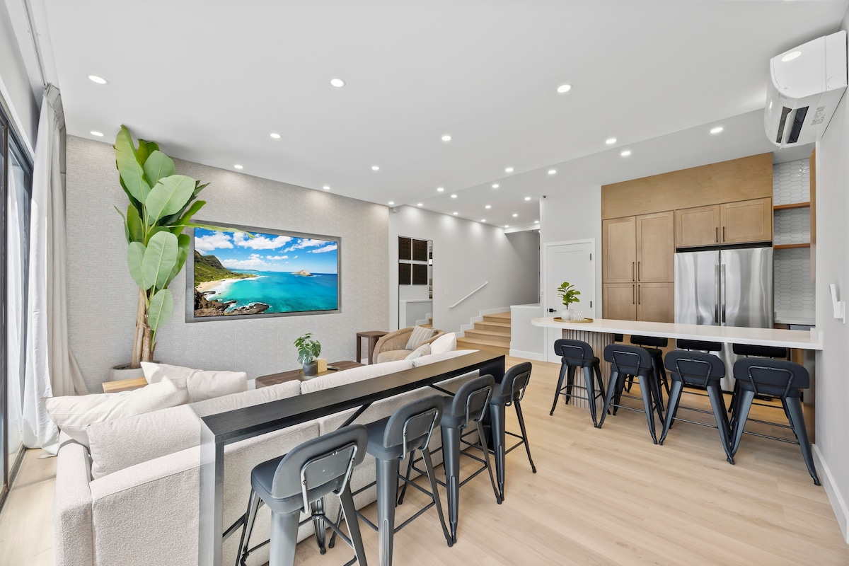 11F-Spectacular Condo w/300sqft Patio and Parking!