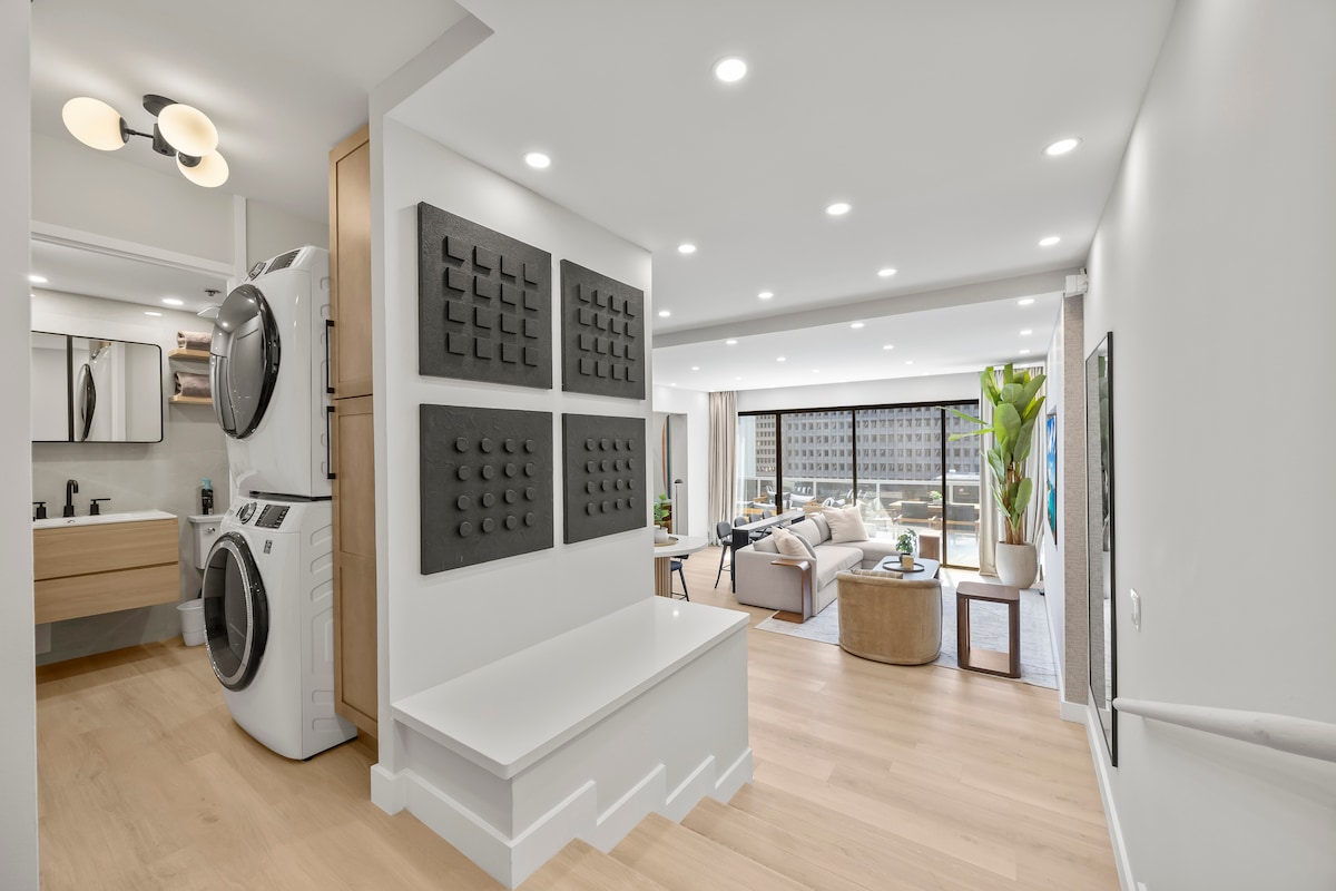 11F-Spectacular Condo w/300sqft Patio and Parking!