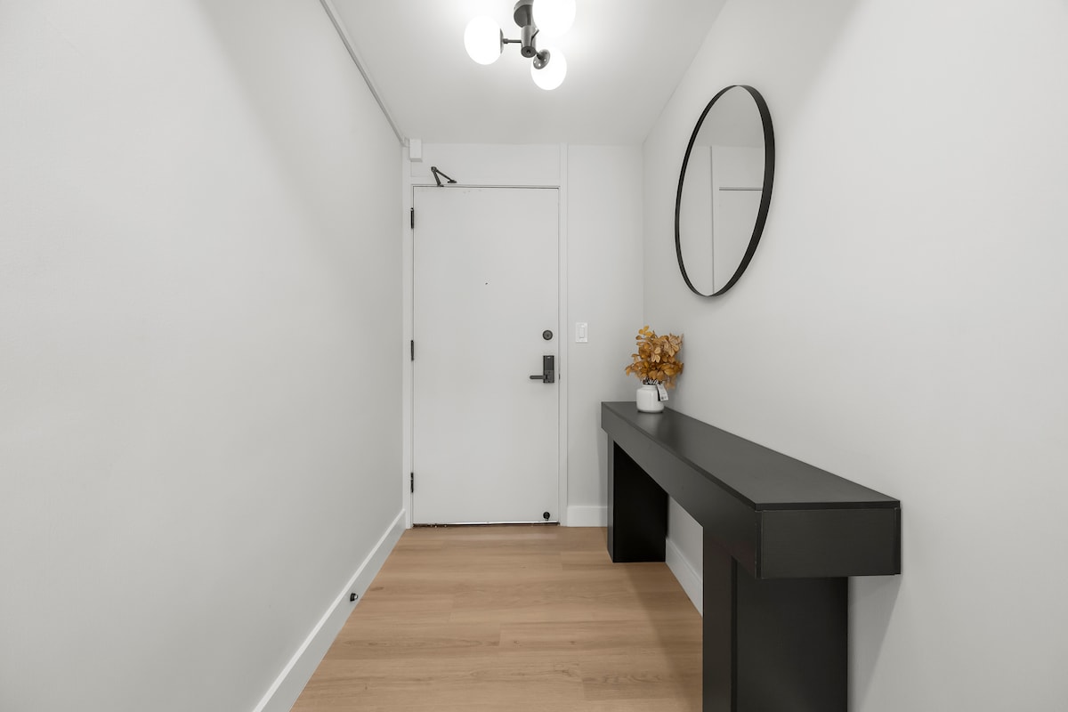11F-Spectacular Condo w/300sqft Patio and Parking!