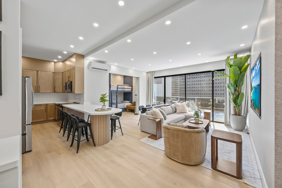 11F-Spectacular Condo w/300sqft Patio and Parking!