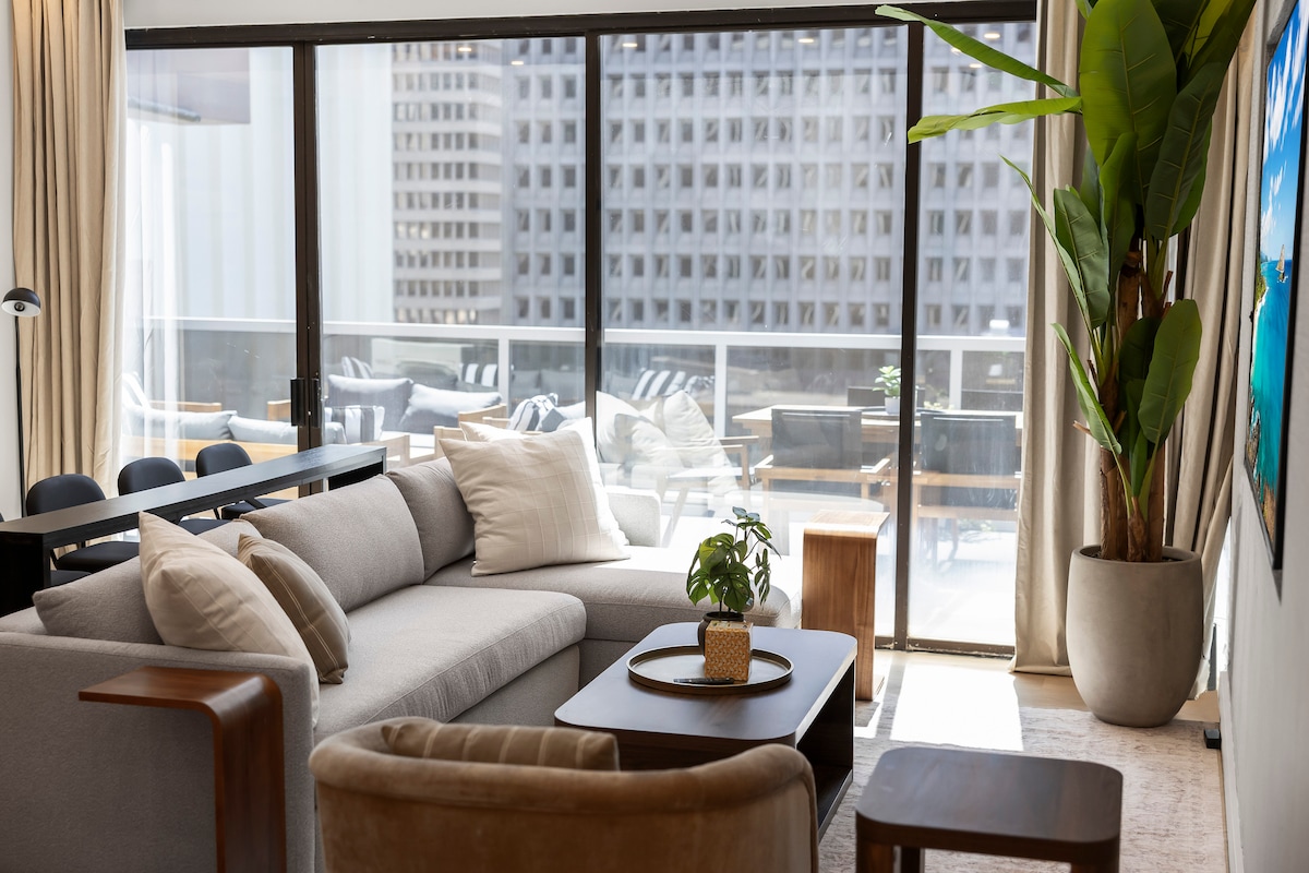 11F-Spectacular Condo w/300sqft Patio and Parking!