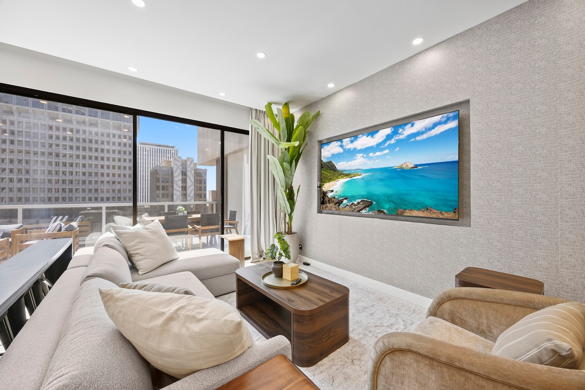 11F-Spectacular Condo w/300sqft Patio and Parking!