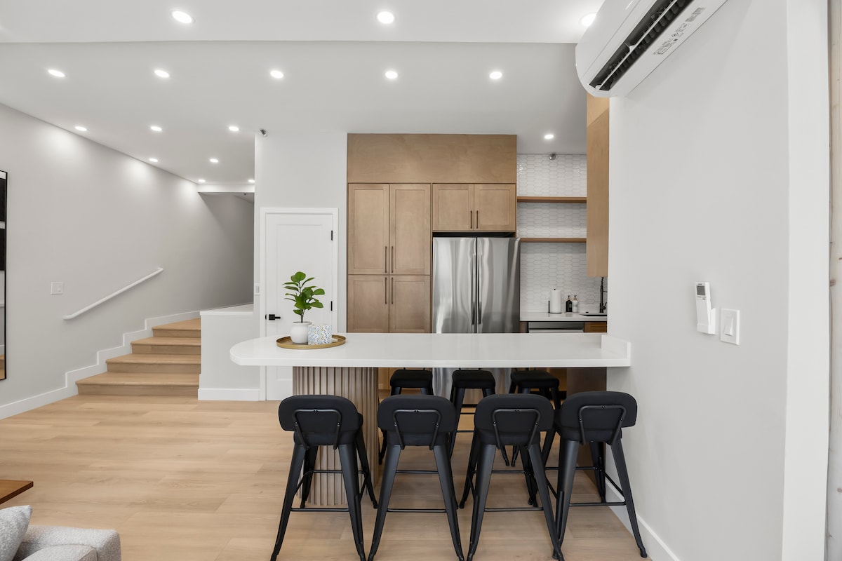 11F-Spectacular Condo w/300sqft Patio and Parking!