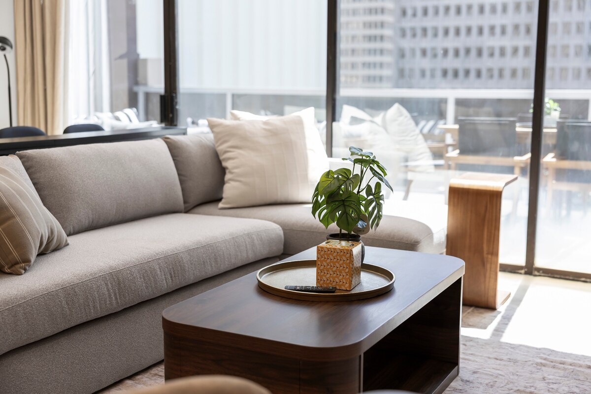 11F-Spectacular Condo w/300sqft Patio and Parking!