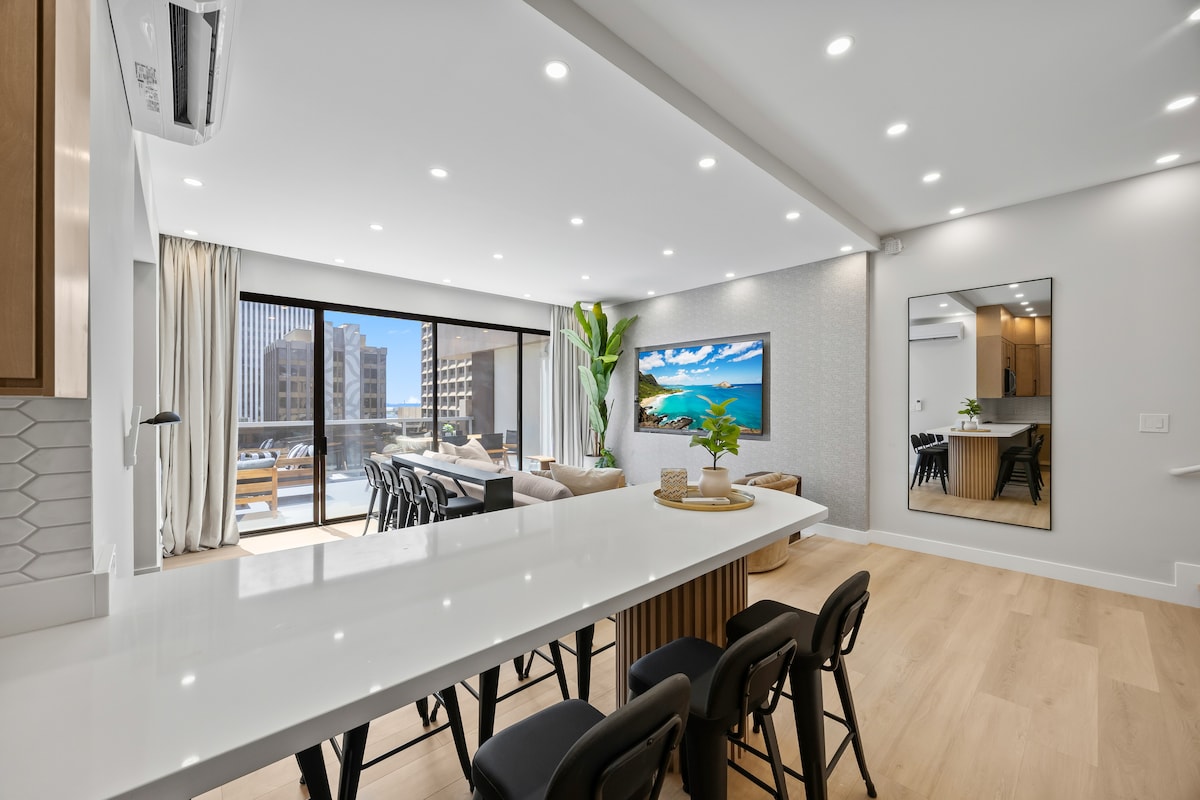 11F-Spectacular Condo w/300sqft Patio and Parking!