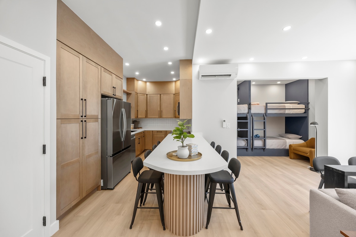 11F-Spectacular Condo w/300sqft Patio and Parking!