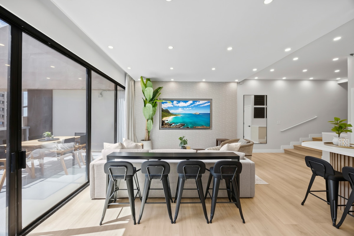 11F-Spectacular Condo w/300sqft Patio and Parking!