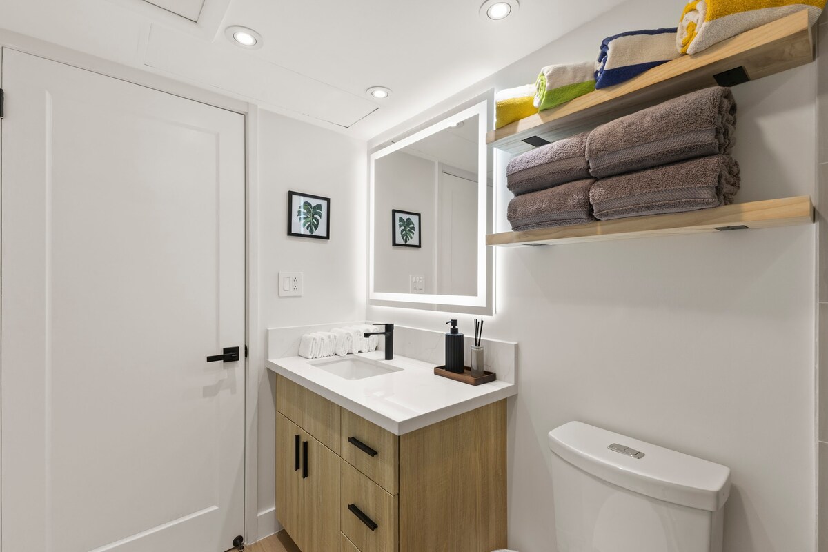 22FL-Financial District-Harbor View-1BR w/Parking