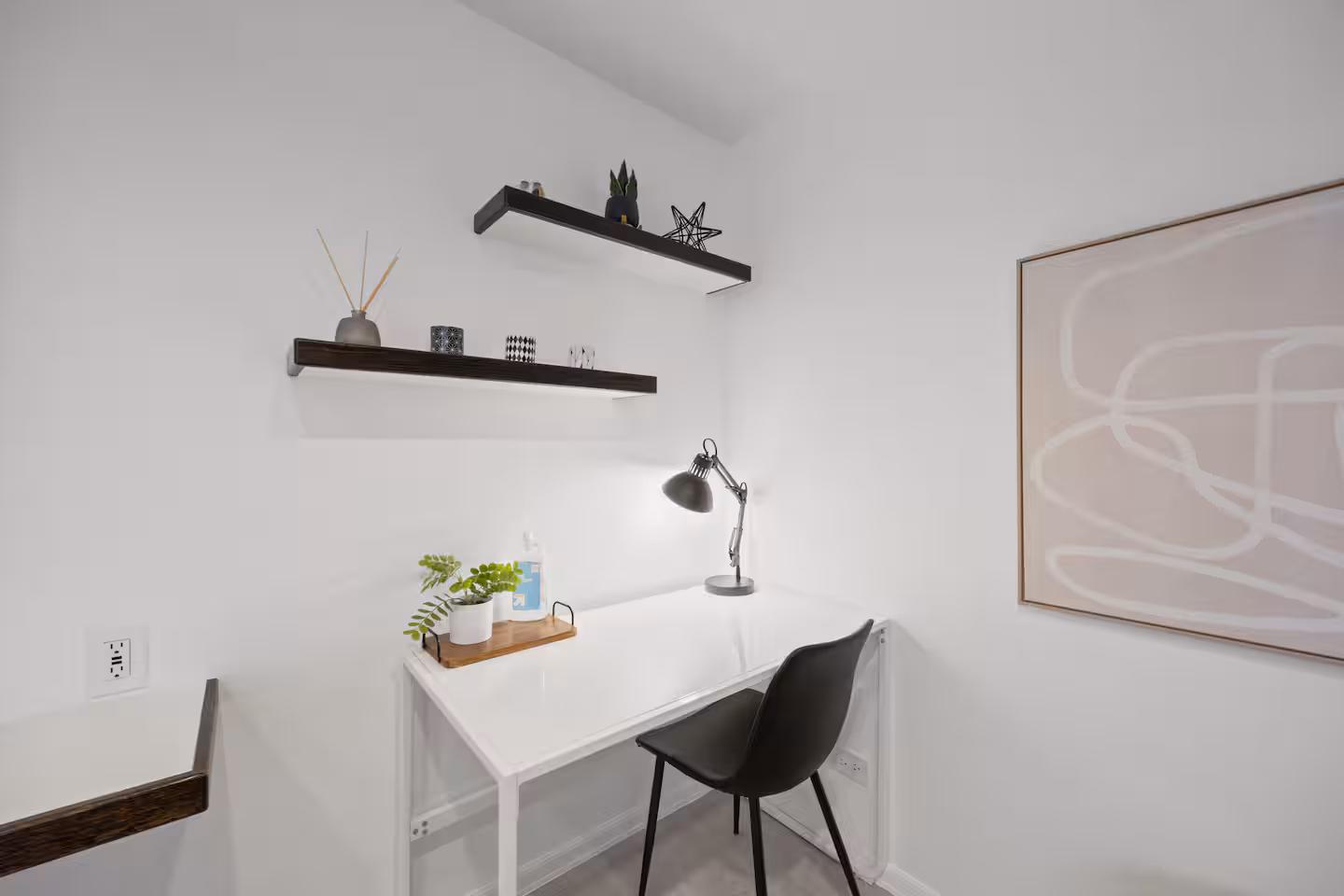 Stunning & Elegant Waikiki Studio *NEAR BEACH! *