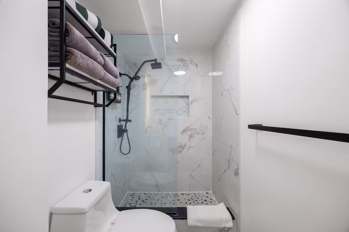 Stunning & Elegant Waikiki Studio *NEAR BEACH! *