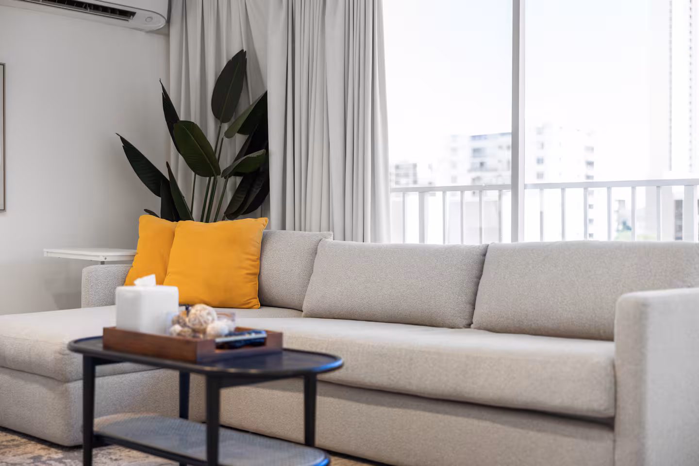 Stunning & Elegant Waikiki Studio *NEAR BEACH! *