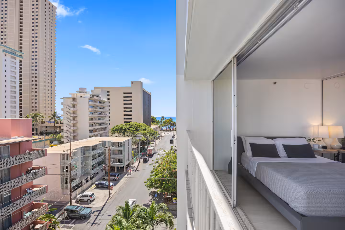 Stunning & Elegant Waikiki Studio *NEAR BEACH! *
