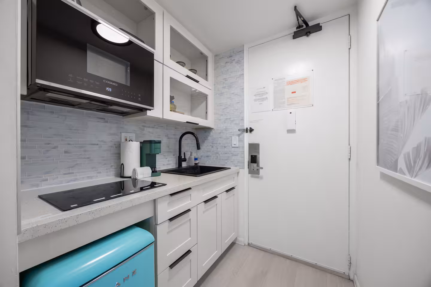 Stunning & Elegant Waikiki Studio *NEAR BEACH! *