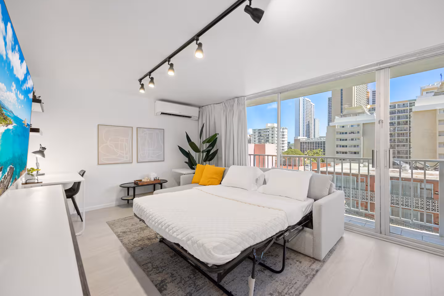 Stunning & Elegant Waikiki Studio *NEAR BEACH! *