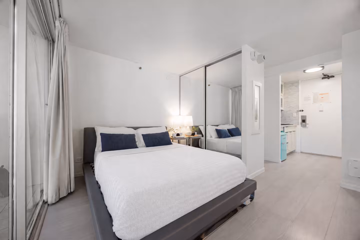 Stunning & Elegant Waikiki Studio *NEAR BEACH! *