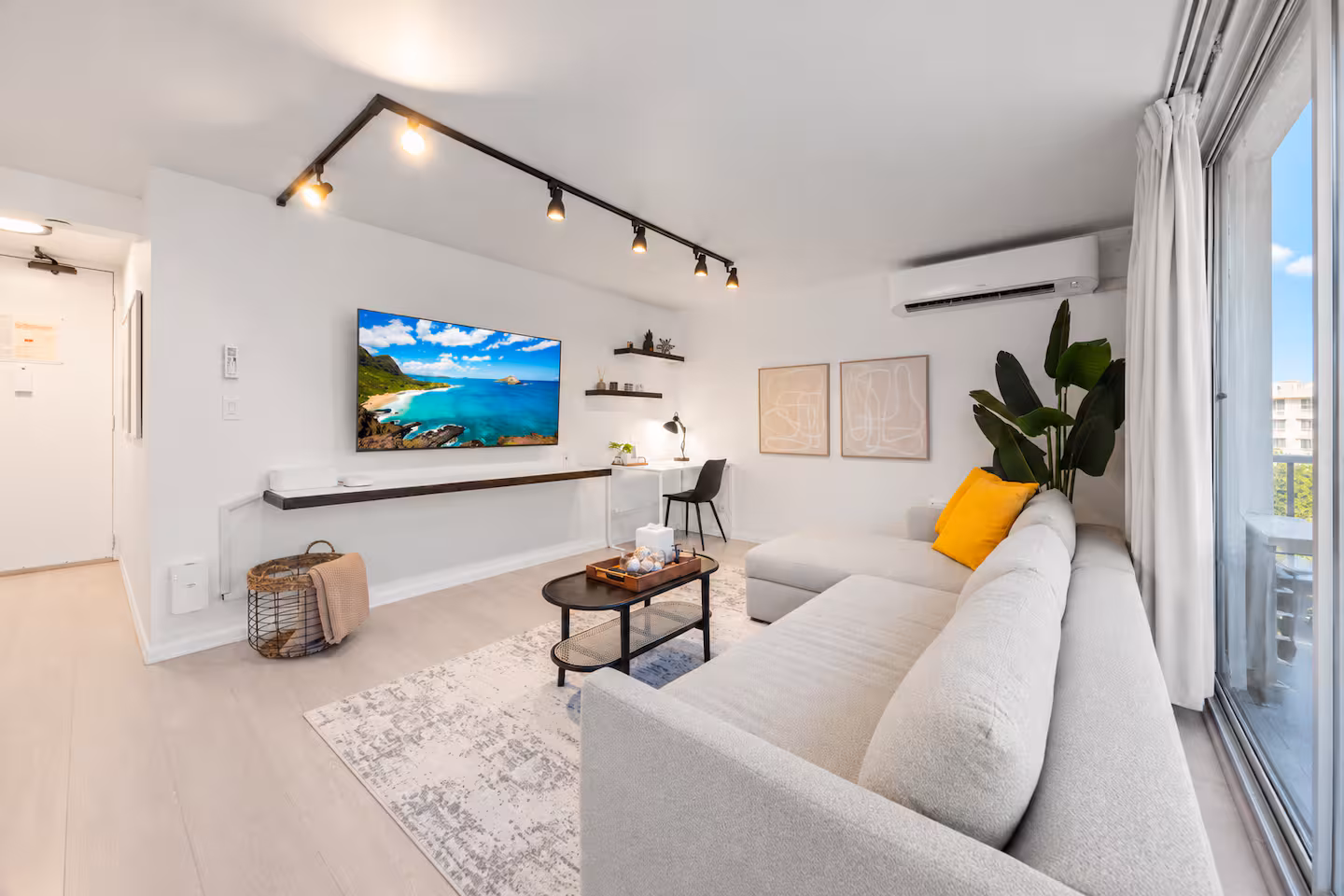 Stunning & Elegant Waikiki Studio *NEAR BEACH! *