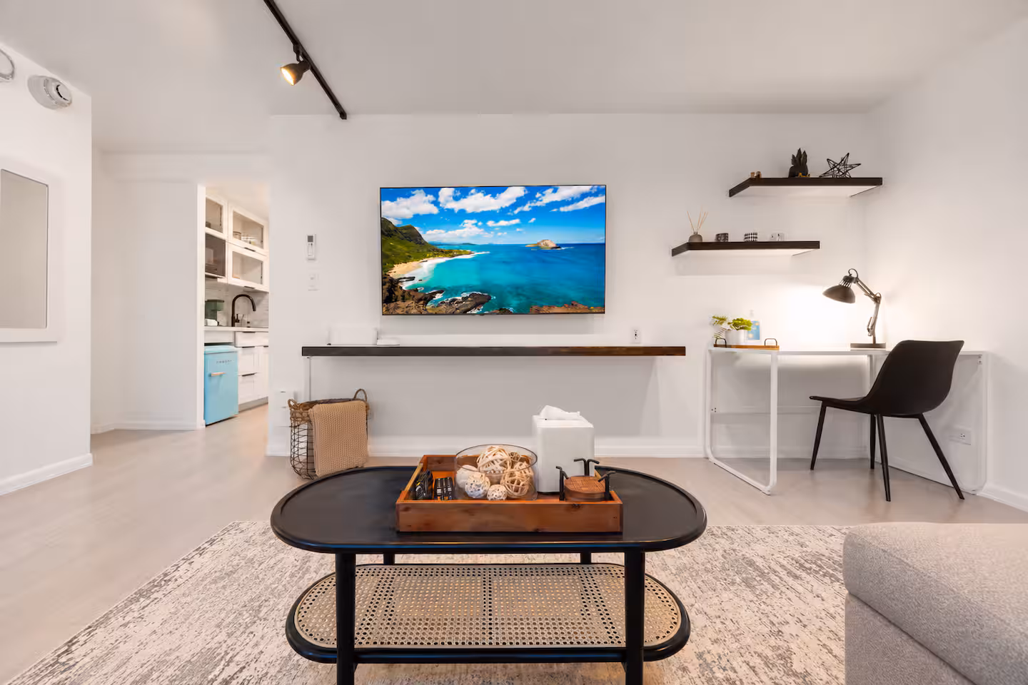 Stunning & Elegant Waikiki Studio *NEAR BEACH! *