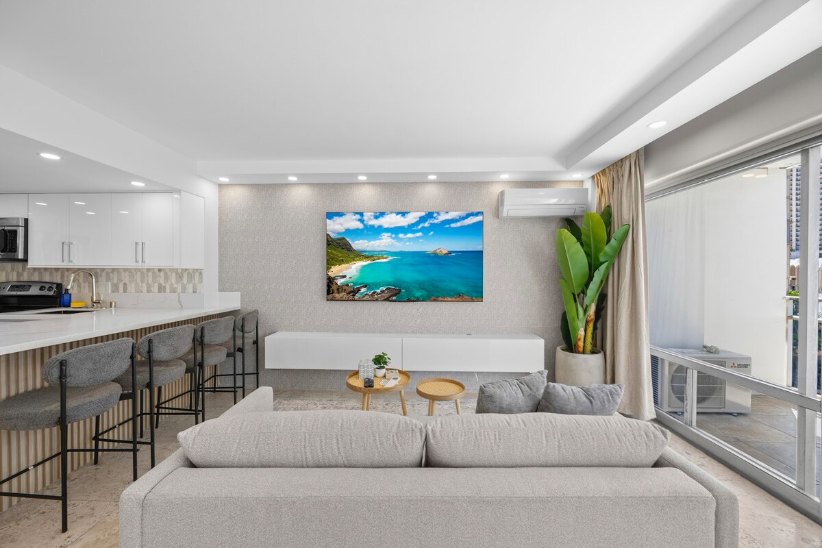 Beautiful Ilikai Condo with City and Ocean Views