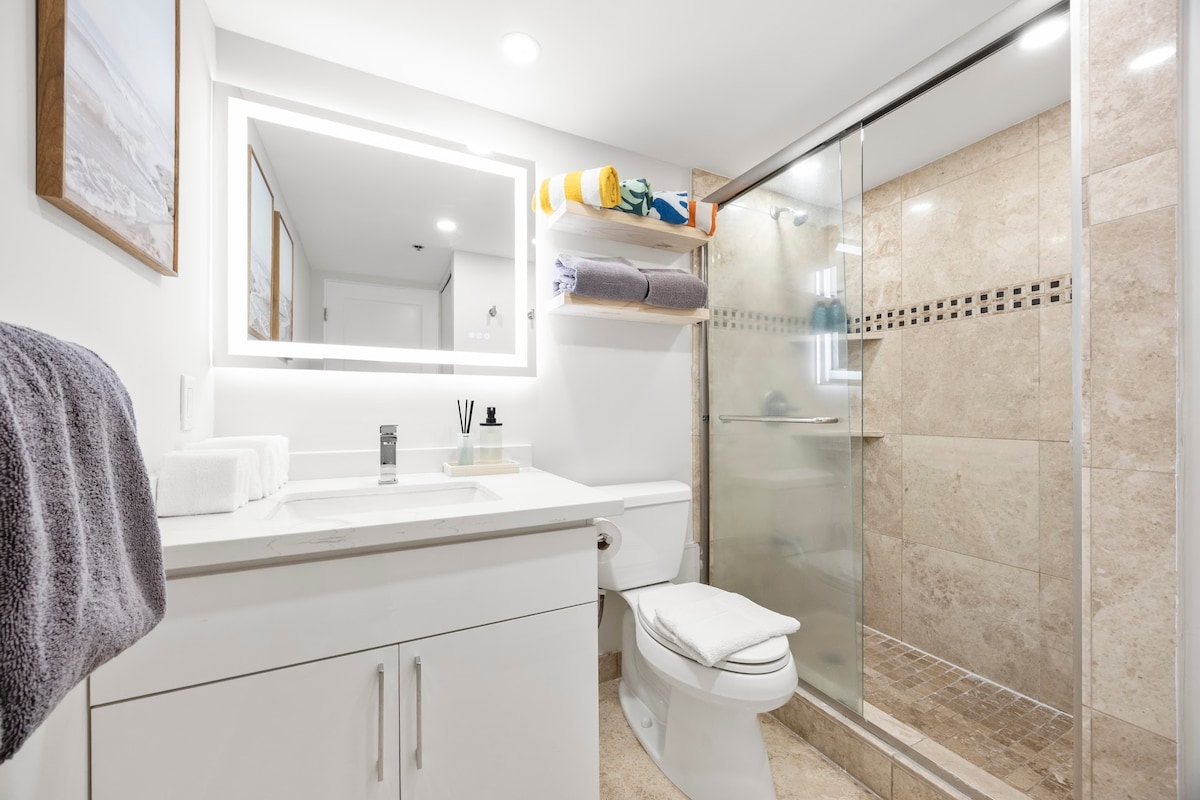 Beautiful Ilikai Condo with City and Ocean Views