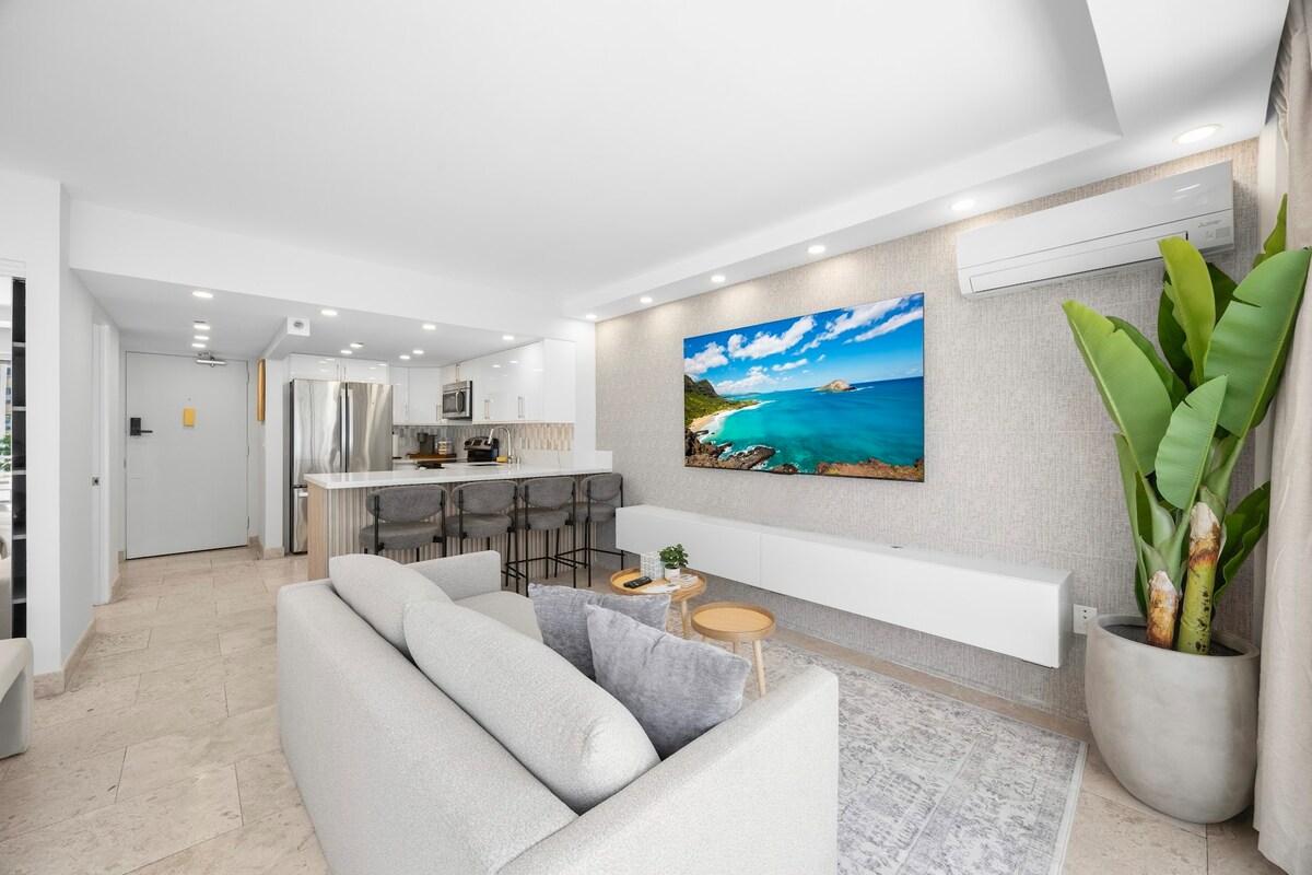 Beautiful Ilikai Condo with City and Ocean Views