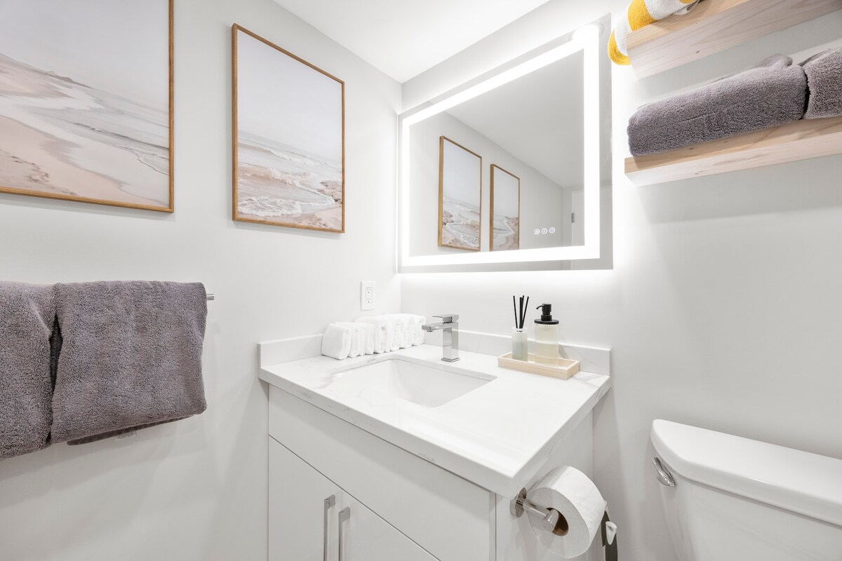 Beautiful Ilikai Condo with City and Ocean Views