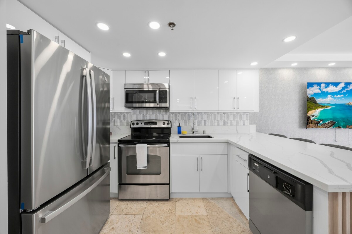 Beautiful Ilikai Condo with City and Ocean Views