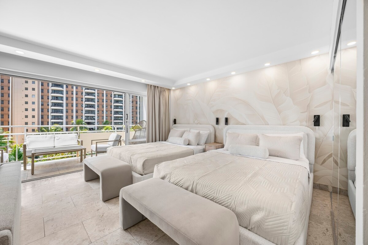 Beautiful Ilikai Condo with City and Ocean Views