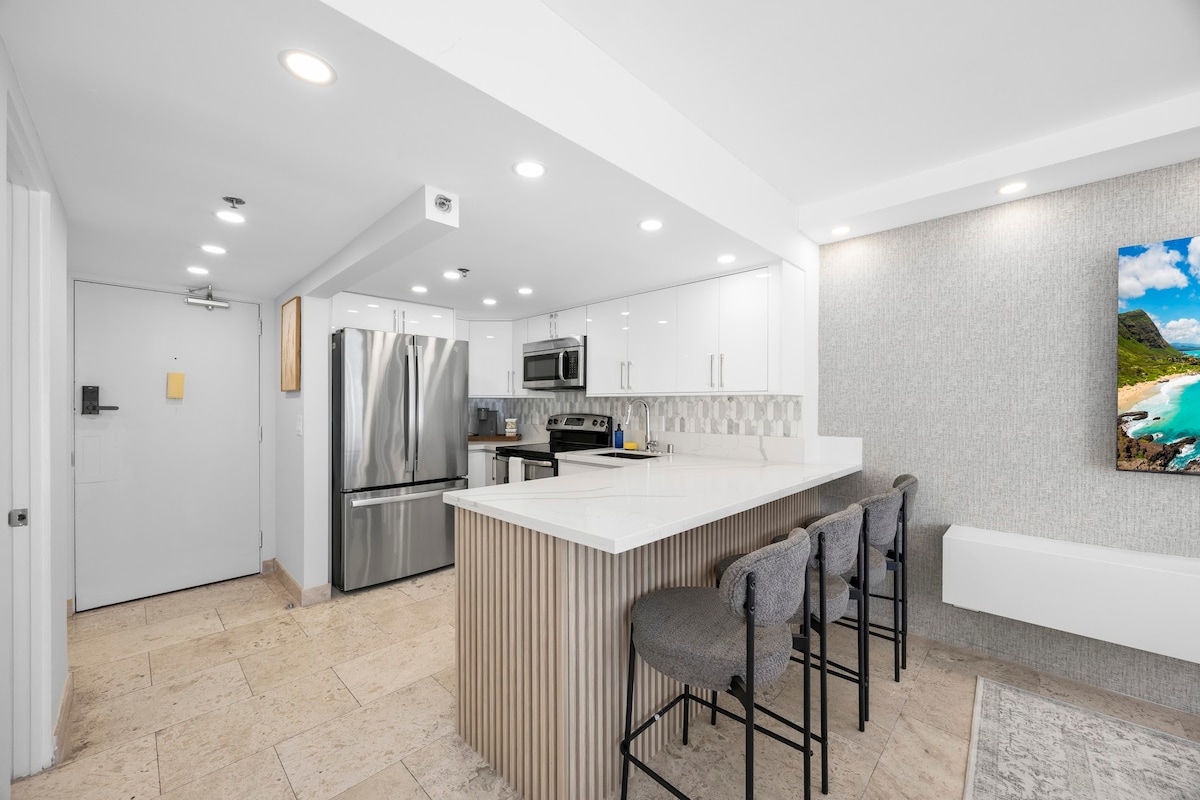 Beautiful Ilikai Condo with City and Ocean Views