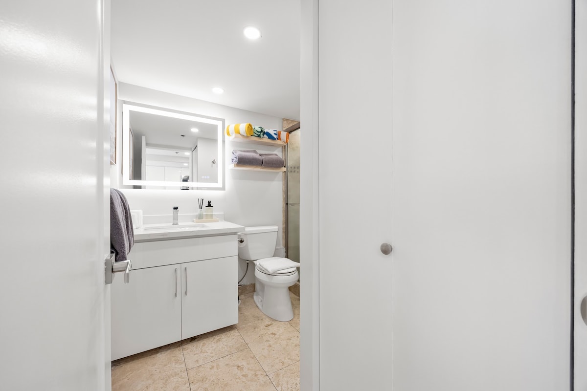 Beautiful Ilikai Condo with City and Ocean Views