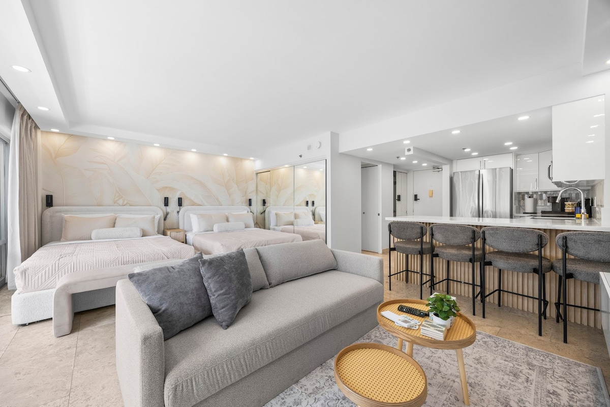 Beautiful Ilikai Condo with City and Ocean Views