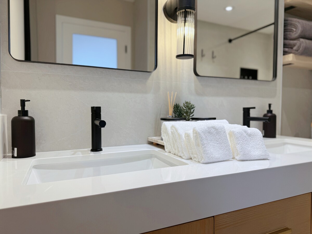 29FL-Ultra Modern 1BR-Ocean View & Free Parking!
