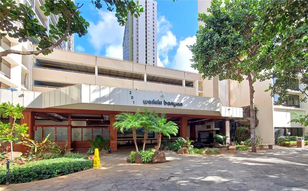 34th-High FL Mountain View Upscale 1BR w/Parking~