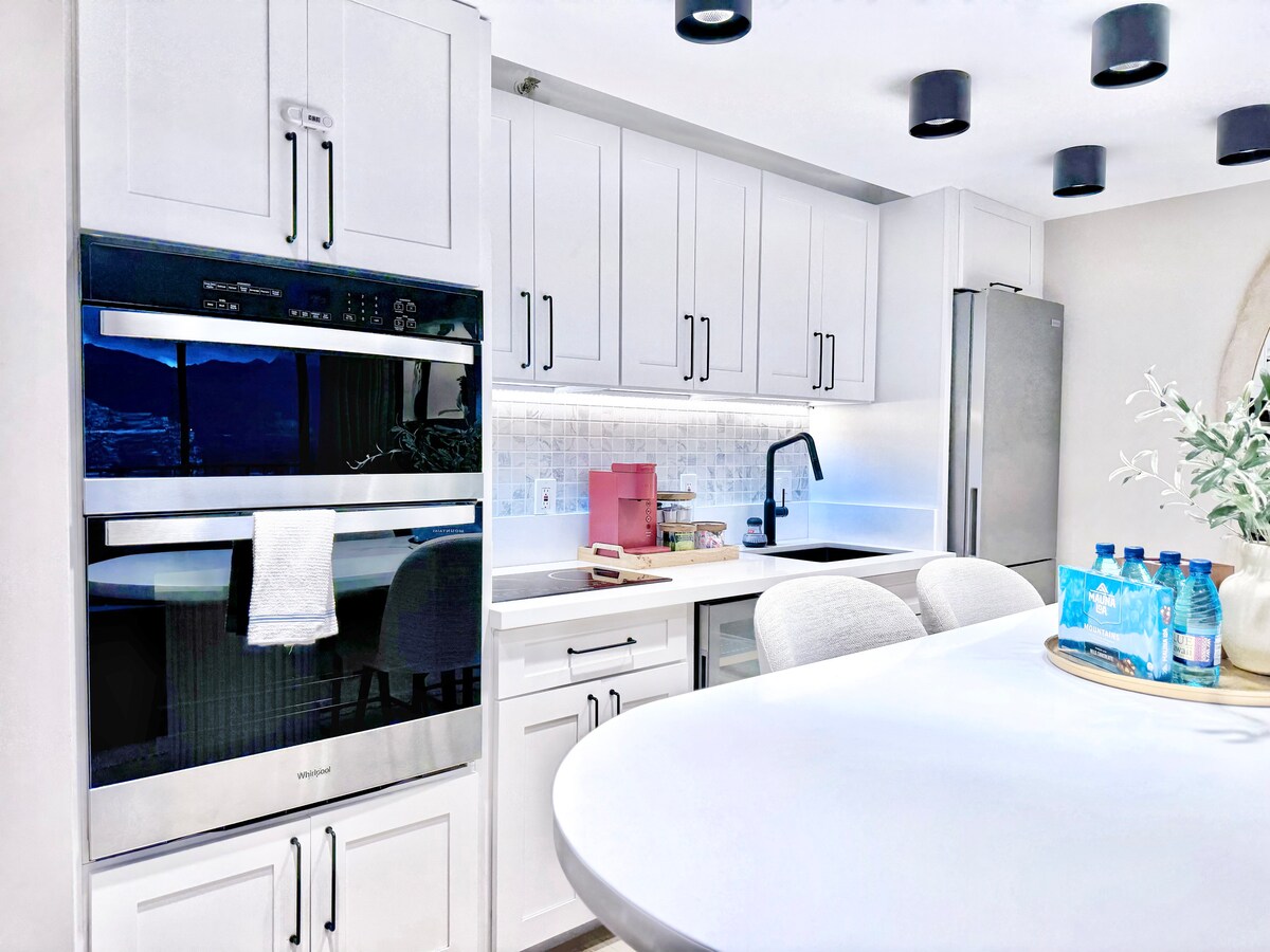 34th-High FL Mountain View Upscale 1BR w/Parking~