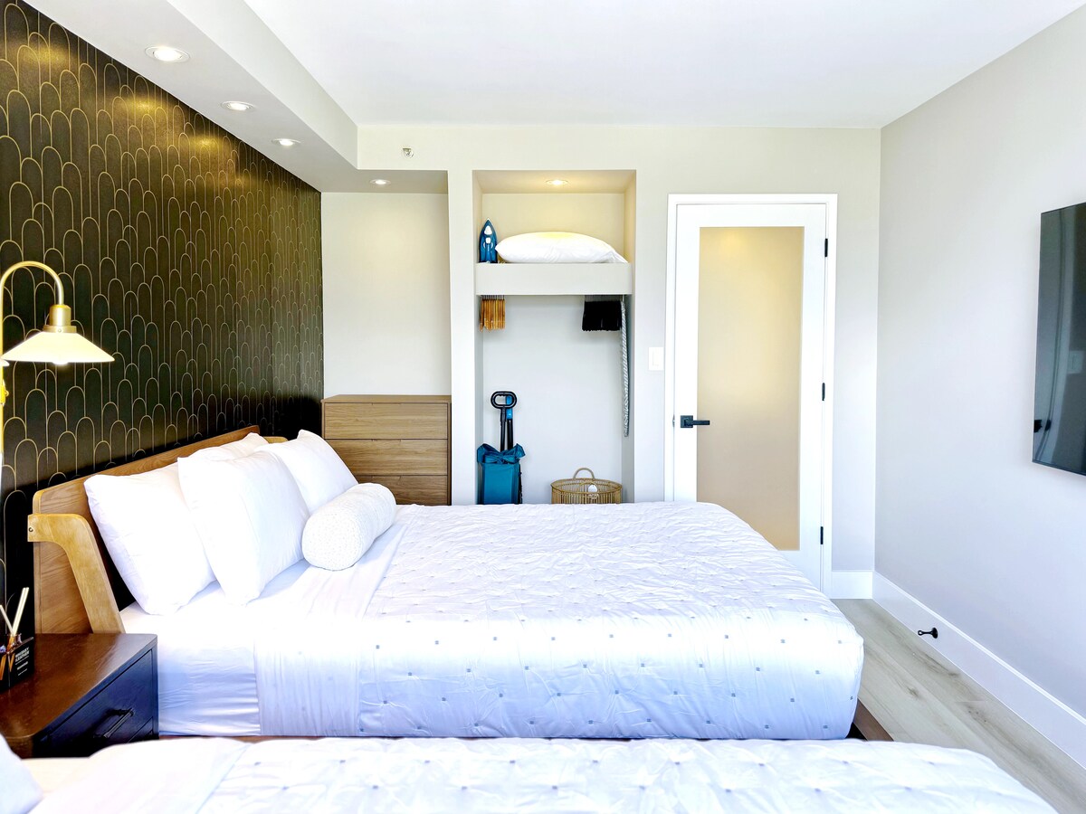 34th-High FL Mountain View Upscale 1BR w/Parking~