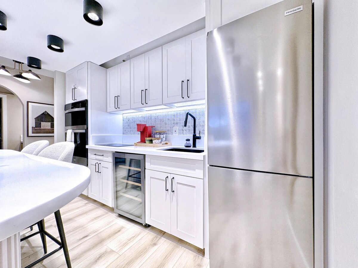 34th-High FL Mountain View Upscale 1BR w/Parking~