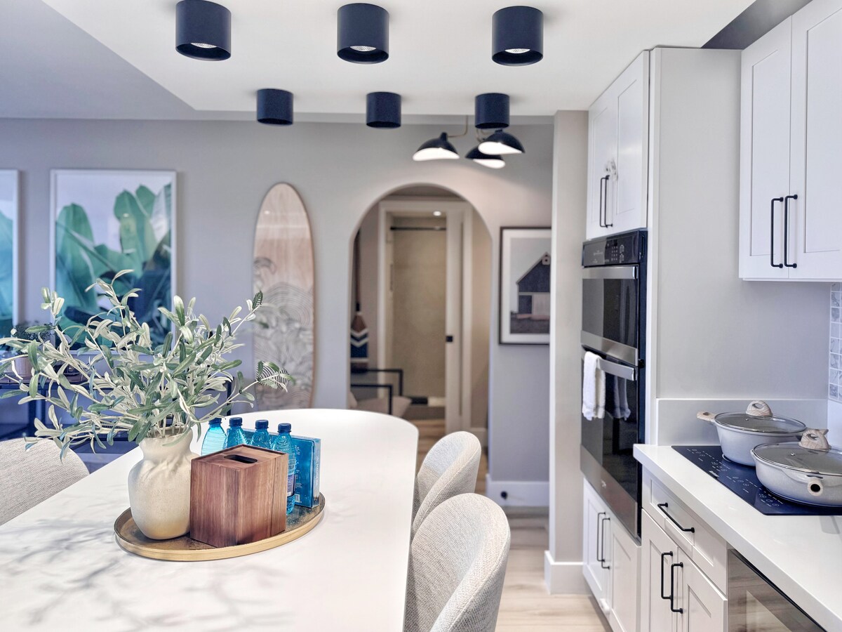 34th-High FL Mountain View Upscale 1BR w/Parking~