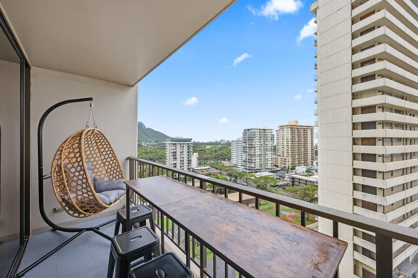 15F-Beautiful Escape-1BR Condo-w/Parking|Pool|Gym