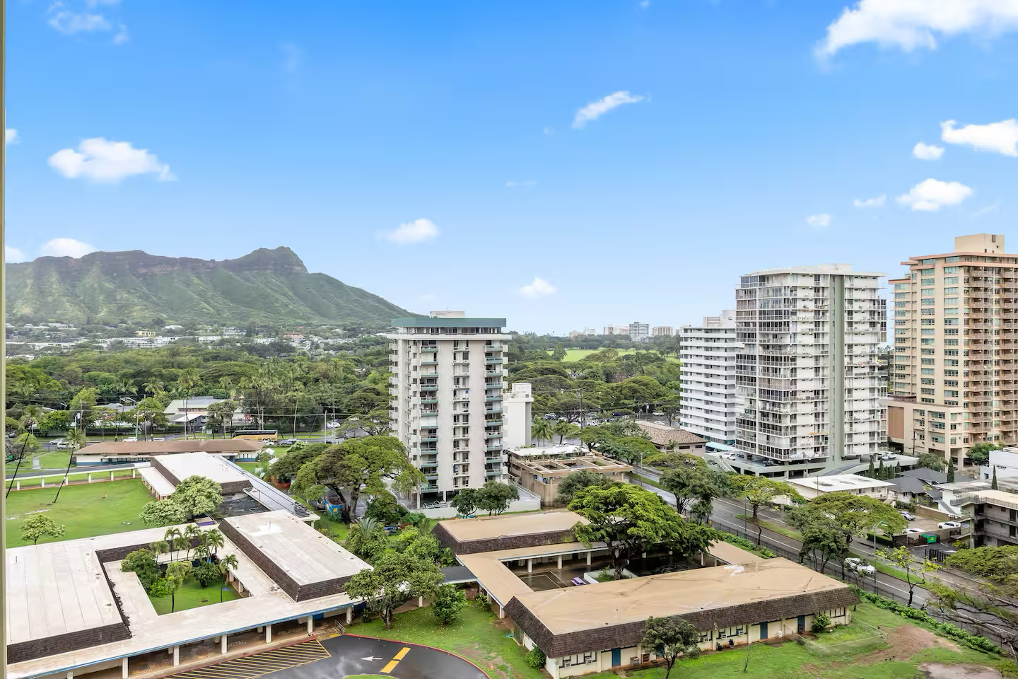 15F-Beautiful Escape-1BR Condo-w/Parking|Pool|Gym