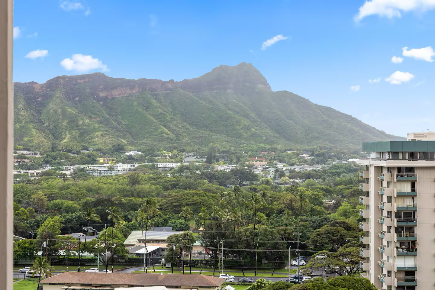 15F-Beautiful Escape-1BR Condo-w/Parking|Pool|Gym