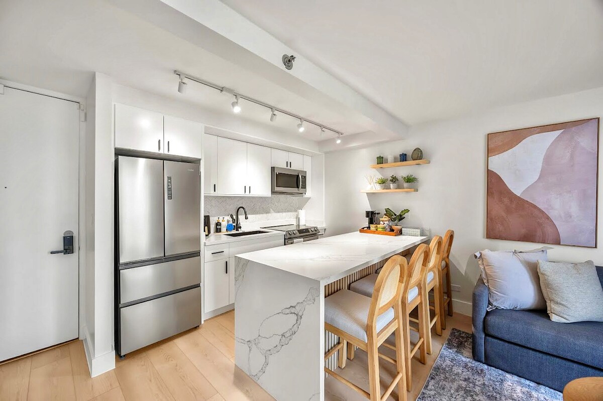 15F-Beautiful Escape-1BR Condo-w/Parking|Pool|Gym