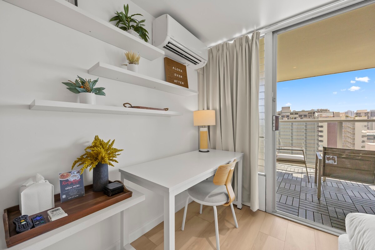 24F-Stunning Studio/Partial Ocean View-Waikiki
