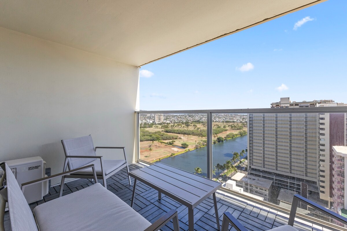 24F-Stunning Studio/Partial Ocean View-Waikiki