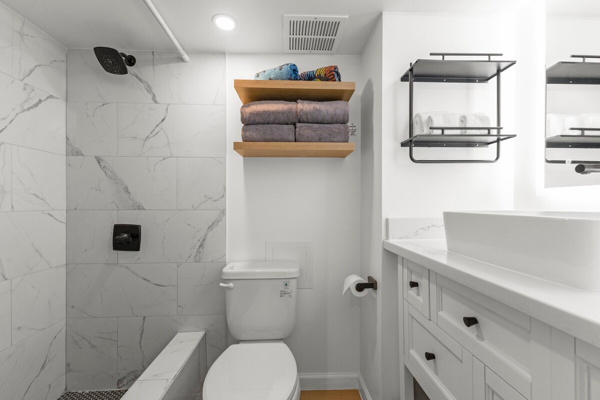 24F-Stunning Studio/Partial Ocean View-Waikiki