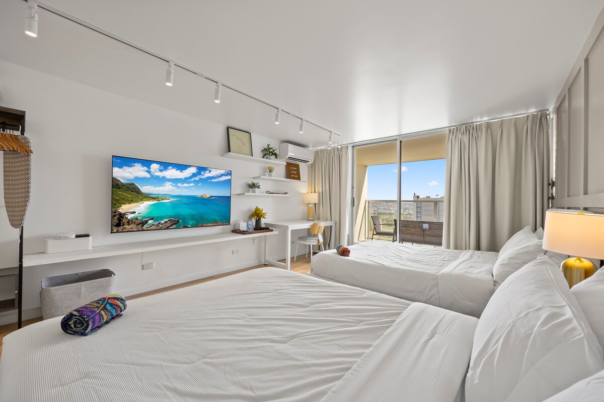 24F-Stunning Studio/Partial Ocean View-Waikiki